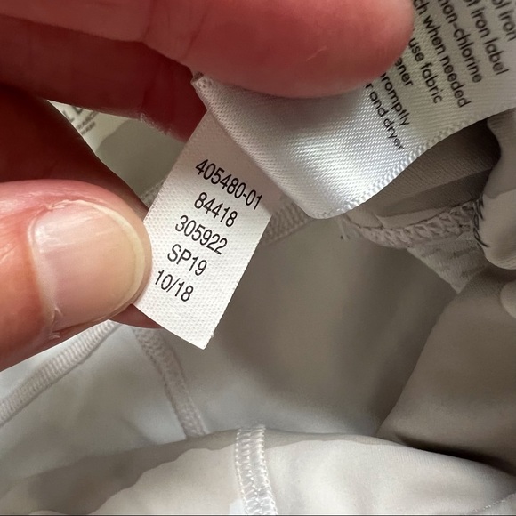 đť…şAthleta Contender Tight 7/8 Athletic Legging White Camo Print Size XS - Picture 10 of 13